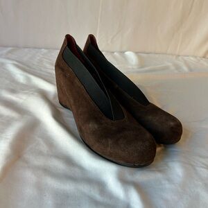 Brown suede Milano Mode heels with black elastic detail